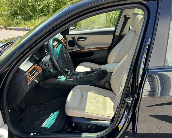 Чорний БМВ 3 Серія, об'ємом двигуна 3 л та пробігом 178 тис. км за 10500 $, фото 18 на Automoto.ua