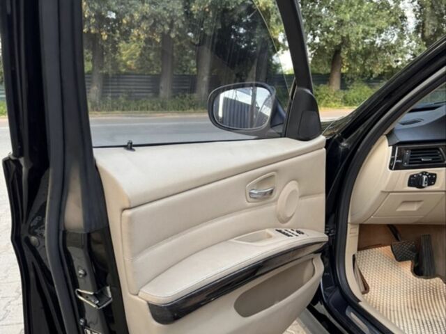 Чорний БМВ 3 Серія, об'ємом двигуна 3 л та пробігом 225 тис. км за 13600 $, фото 21 на Automoto.ua