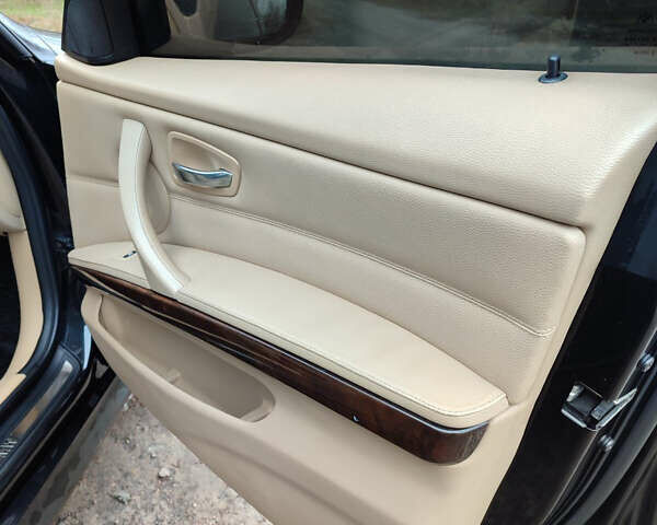 Черный БМВ 3 Серия, объемом двигателя 3 л и пробегом 252 тыс. км за 8000 $, фото 6 на Automoto.ua