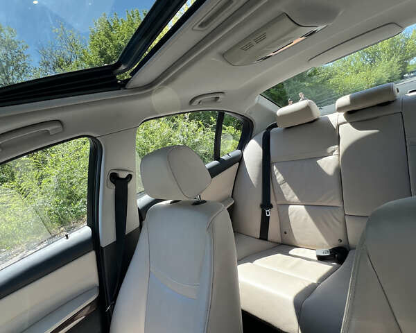 Чорний БМВ 3 Серія, об'ємом двигуна 3 л та пробігом 178 тис. км за 10500 $, фото 19 на Automoto.ua