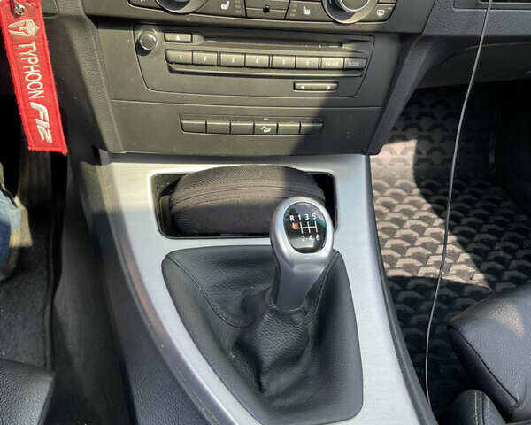 Чорний БМВ 3 Серія, об'ємом двигуна 3 л та пробігом 162 тис. км за 15500 $, фото 8 на Automoto.ua