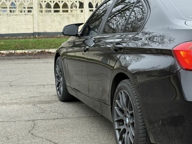 Чорний БМВ 3 Серія, об'ємом двигуна 2 л та пробігом 198 тис. км за 12700 $, фото 6 на Automoto.ua