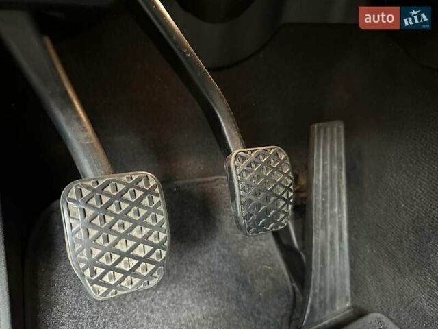 Черный БМВ 3 Серия, объемом двигателя 2 л и пробегом 289 тыс. км за 12100 $, фото 19 на Automoto.ua