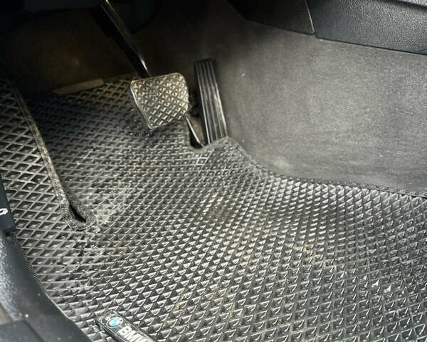 Чорний БМВ 3 Серія, об'ємом двигуна 2 л та пробігом 173 тис. км за 13450 $, фото 26 на Automoto.ua