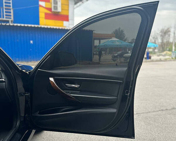 Черный БМВ 3 Серия, объемом двигателя 2 л и пробегом 151 тыс. км за 15000 $, фото 9 на Automoto.ua