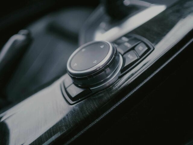 Черный БМВ 3 Серия, объемом двигателя 2 л и пробегом 140 тыс. км за 9000 $, фото 13 на Automoto.ua