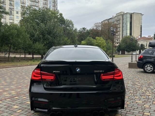 Черный БМВ 3 Серия, объемом двигателя 2 л и пробегом 197 тыс. км за 15000 $, фото 6 на Automoto.ua