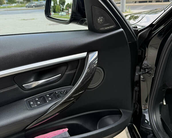 Черный БМВ 3 Серия, объемом двигателя 3 л и пробегом 93 тыс. км за 29359 $, фото 9 на Automoto.ua