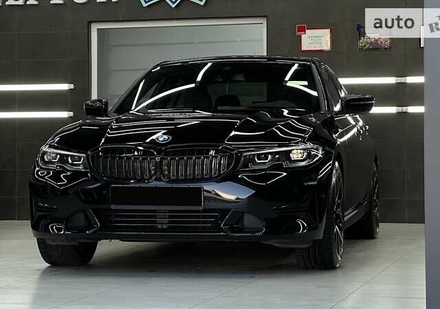 Чорний БМВ 3 Серія, об'ємом двигуна 2 л та пробігом 17 тис. км за 30999 $, фото 1 на Automoto.ua