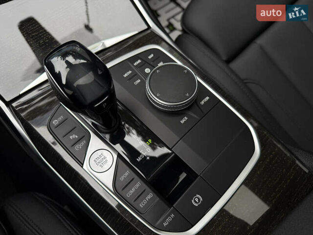 Чорний БМВ 3 Серія, об'ємом двигуна 2 л та пробігом 43 тис. км за 28990 $, фото 31 на Automoto.ua