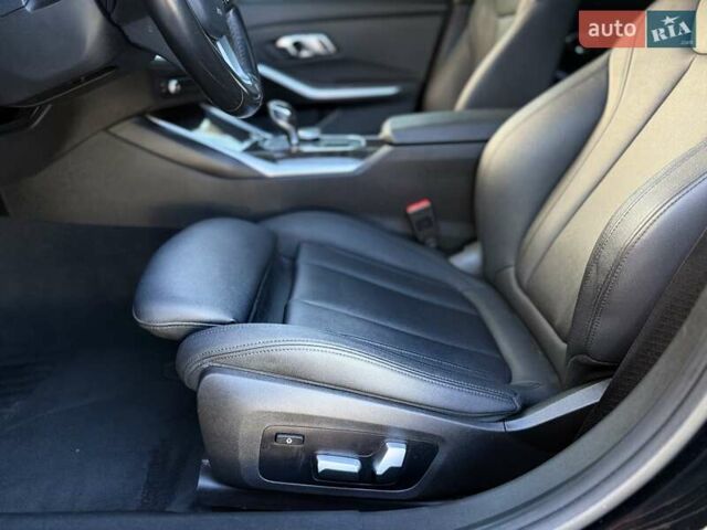 БМВ 3 Серия 2021 в Львове на Automoto.ua Черный БМВ 3 Серия, объемом двигателя 2 л и пробегом 79 тыс. км за 26900 $, фото 65 на Automoto.ua