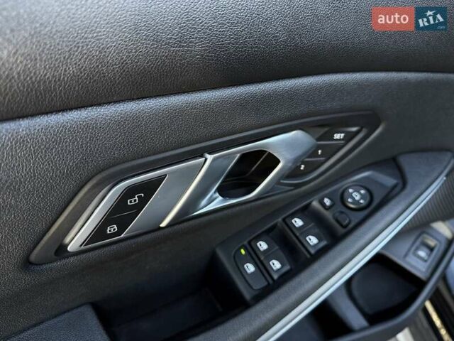БМВ 3 Серия 2021 в Львове на Automoto.ua Черный БМВ 3 Серия, объемом двигателя 2 л и пробегом 79 тыс. км за 26900 $, фото 37 на Automoto.ua