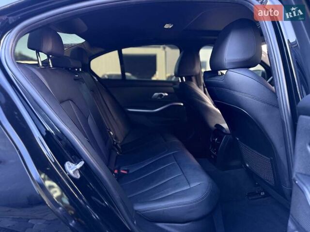 БМВ 3 Серия 2021 в Львове на Automoto.ua Черный БМВ 3 Серия, объемом двигателя 2 л и пробегом 79 тыс. км за 26900 $, фото 78 на Automoto.ua