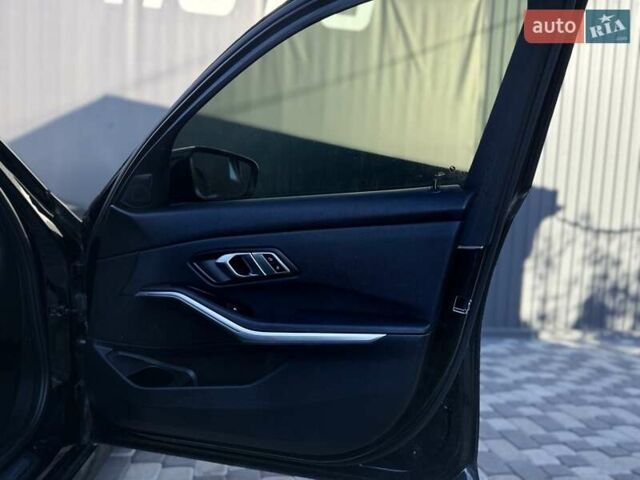 БМВ 3 Серия 2021 в Львове на Automoto.ua Черный БМВ 3 Серия, объемом двигателя 2 л и пробегом 79 тыс. км за 26900 $, фото 66 на Automoto.ua