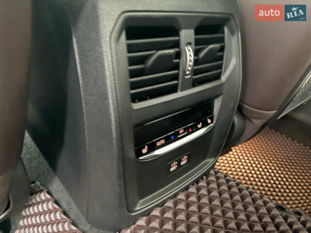 Чорний БМВ 3 Серія, об'ємом двигуна 2 л та пробігом 28 тис. км за 39500 $, фото 16 на Automoto.ua