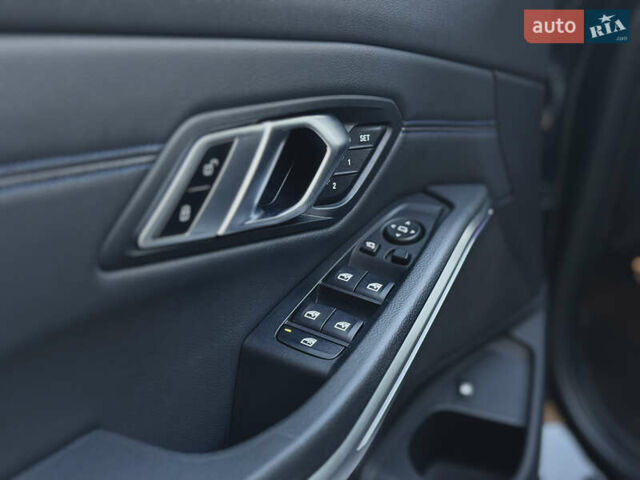 Чорний БМВ 3 Серія, об'ємом двигуна 2 л та пробігом 34 тис. км за 39500 $, фото 21 на Automoto.ua
