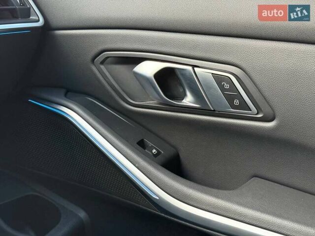 Чорний БМВ 3 Серія, об'ємом двигуна 2 л та пробігом 40 тис. км за 41500 $, фото 26 на Automoto.ua