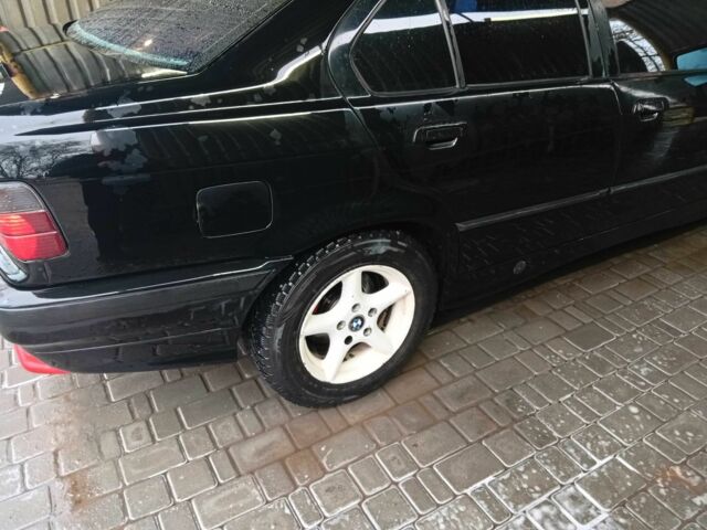 Черный БМВ 3 Серия, объемом двигателя 2.5 л и пробегом 400 тыс. км за 3906 $, фото 8 на Automoto.ua