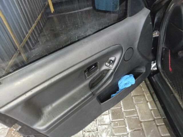 Черный БМВ 3 Серия, объемом двигателя 2.5 л и пробегом 400 тыс. км за 3906 $, фото 10 на Automoto.ua