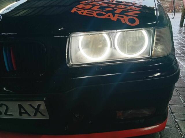 Черный БМВ 3 Серия, объемом двигателя 2.5 л и пробегом 400 тыс. км за 3906 $, фото 1 на Automoto.ua