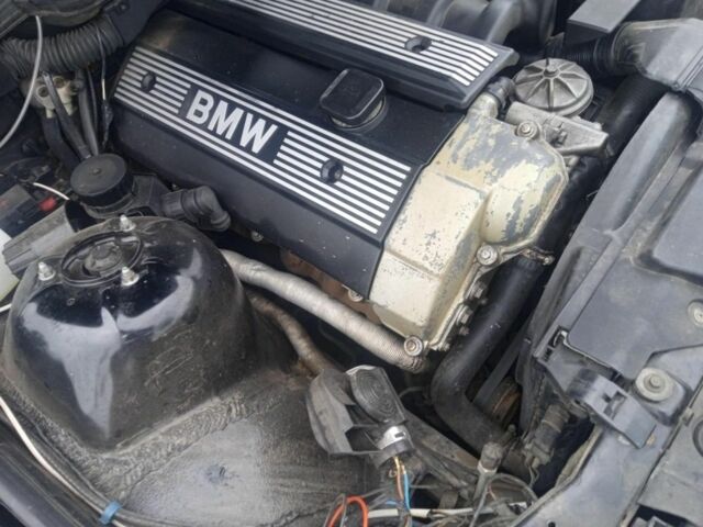 Черный БМВ 3 Серия, объемом двигателя 2 л и пробегом 334 тыс. км за 1200 $, фото 1 на Automoto.ua