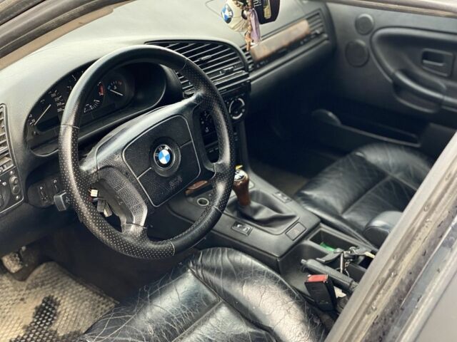 Чорний БМВ 3 Серія, об'ємом двигуна 2 л та пробігом 370 тис. км за 2500 $, фото 12 на Automoto.ua