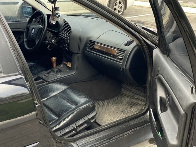 Чорний БМВ 3 Серія, об'ємом двигуна 2 л та пробігом 370 тис. км за 2500 $, фото 11 на Automoto.ua