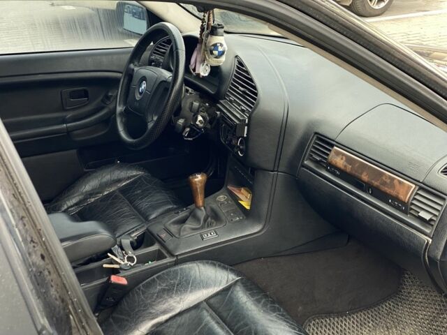 Чорний БМВ 3 Серія, об'ємом двигуна 2 л та пробігом 370 тис. км за 2500 $, фото 10 на Automoto.ua