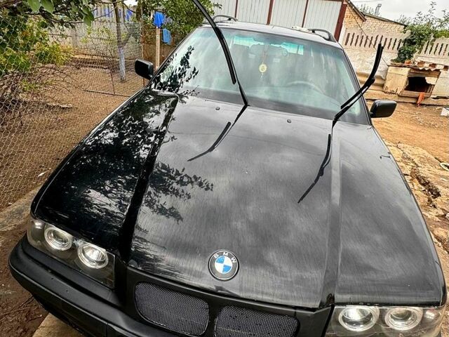 Черный БМВ 3 Серия, объемом двигателя 1.8 л и пробегом 0 тыс. км за 2600 $, фото 7 на Automoto.ua