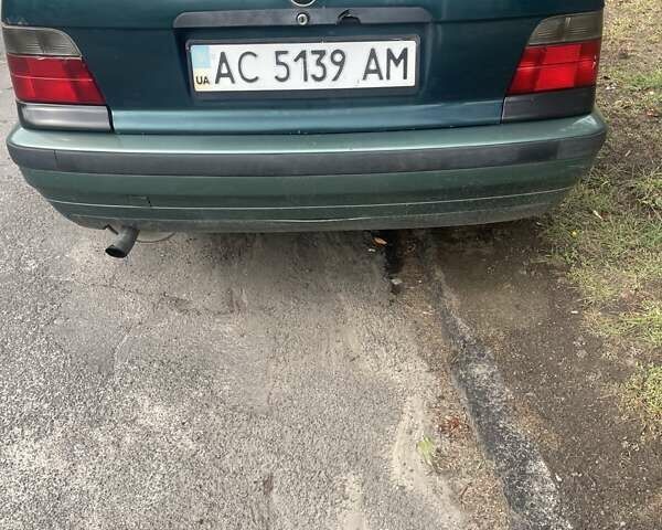 Черный БМВ 3 Серия, объемом двигателя 1.6 л и пробегом 280 тыс. км за 3500 $, фото 1 на Automoto.ua