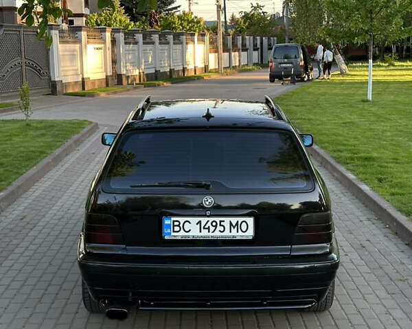 Чорний БМВ 3 Серія, об'ємом двигуна 1.8 л та пробігом 320 тис. км за 4200 $, фото 3 на Automoto.ua