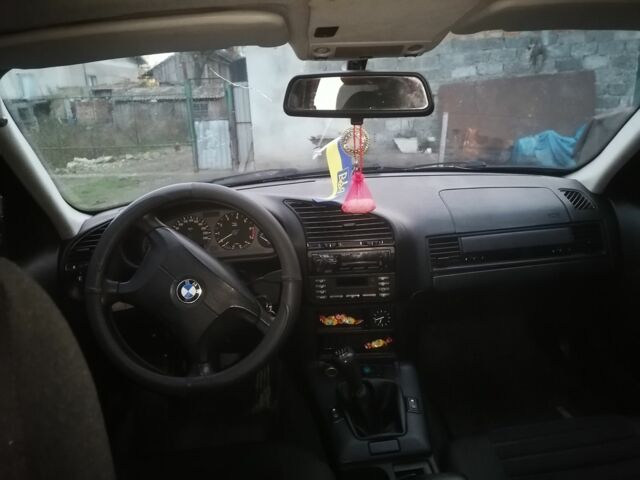 Чорний БМВ 3 Серія, об'ємом двигуна 1.6 л та пробігом 344 тис. км за 1900 $, фото 4 на Automoto.ua