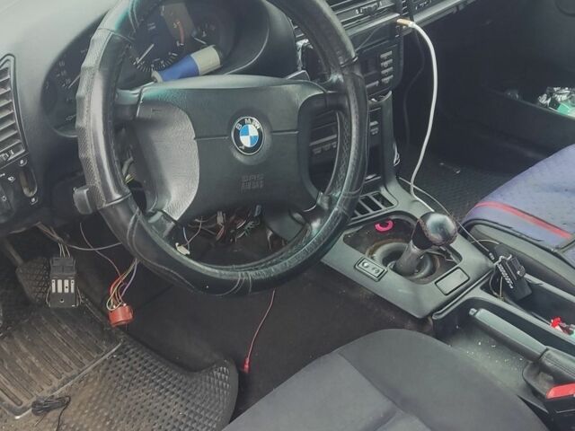 Черный БМВ 3 Серия, объемом двигателя 1.7 л и пробегом 370 тыс. км за 1600 $, фото 4 на Automoto.ua