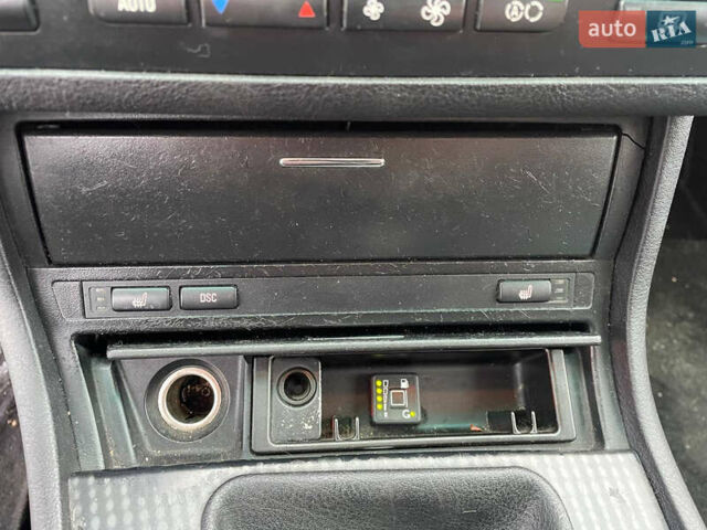 Черный БМВ 3 Серия, объемом двигателя 2.2 л и пробегом 320 тыс. км за 5200 $, фото 11 на Automoto.ua