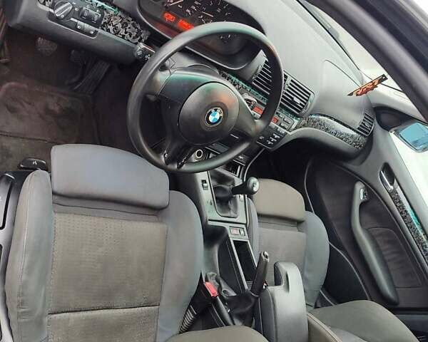 Черный БМВ 3 Серия, объемом двигателя 2.2 л и пробегом 312 тыс. км за 4500 $, фото 4 на Automoto.ua