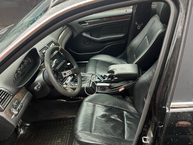 Черный БМВ 3 Серия, объемом двигателя 2.9 л и пробегом 323 тыс. км за 4800 $, фото 9 на Automoto.ua