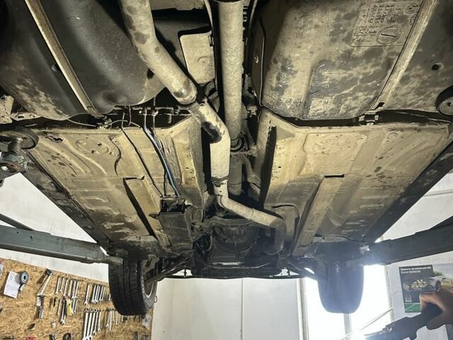 Чорний БМВ 3 Серія, об'ємом двигуна 2 л та пробігом 350 тис. км за 2800 $, фото 6 на Automoto.ua