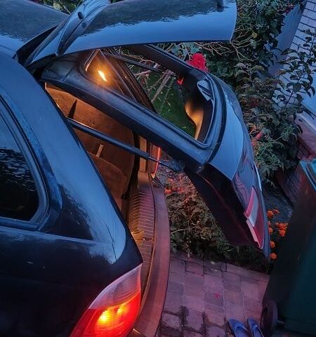 Черный БМВ 3 Серия, объемом двигателя 3 л и пробегом 453 тыс. км за 7950 $, фото 7 на Automoto.ua