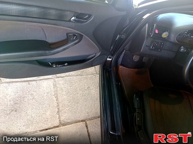 Черный БМВ 3 Серия, объемом двигателя 1.8 л и пробегом 223 тыс. км за 5000 $, фото 4 на Automoto.ua