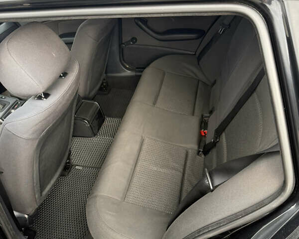 Черный БМВ 3 Серия, объемом двигателя 2 л и пробегом 347 тыс. км за 5200 $, фото 13 на Automoto.ua