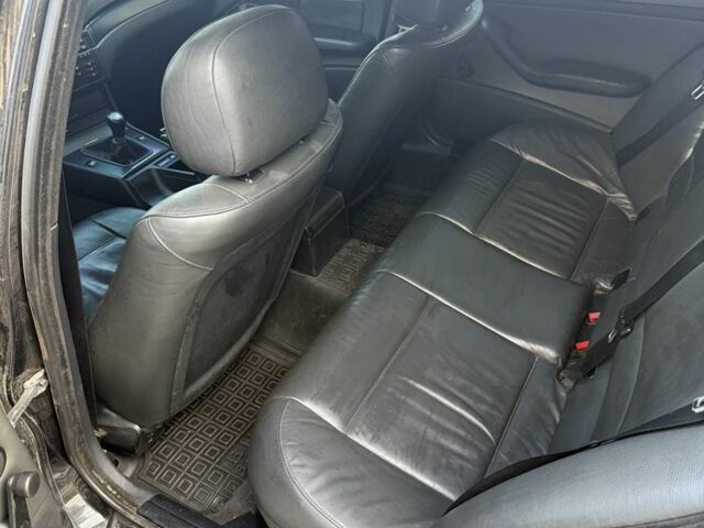 Чорний БМВ 3 Серія, об'ємом двигуна 2 л та пробігом 445 тис. км за 2700 $, фото 7 на Automoto.ua