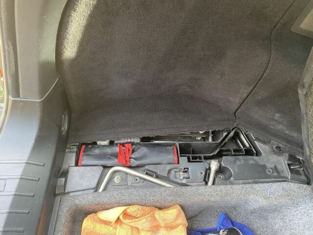 Чорний БМВ 3 Серія, об'ємом двигуна 1.8 л та пробігом 224 тис. км за 3850 $, фото 12 на Automoto.ua