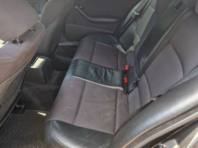 Чорний БМВ 3 Серія, об'ємом двигуна 2 л та пробігом 250 тис. км за 2650 $, фото 5 на Automoto.ua