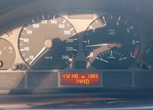 Черный БМВ 3 Серия, объемом двигателя 1.8 л и пробегом 15 тыс. км за 3500 $, фото 5 на Automoto.ua