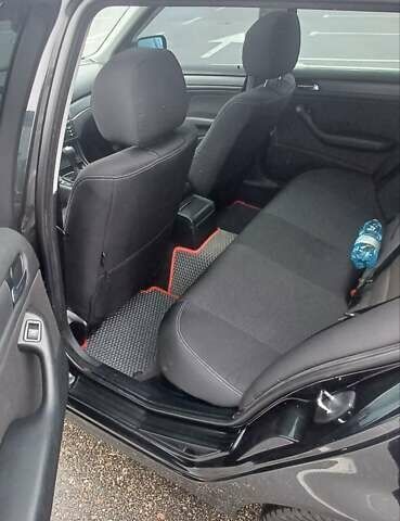 Черный БМВ 3 Серия, объемом двигателя 1.8 л и пробегом 235 тыс. км за 5000 $, фото 5 на Automoto.ua