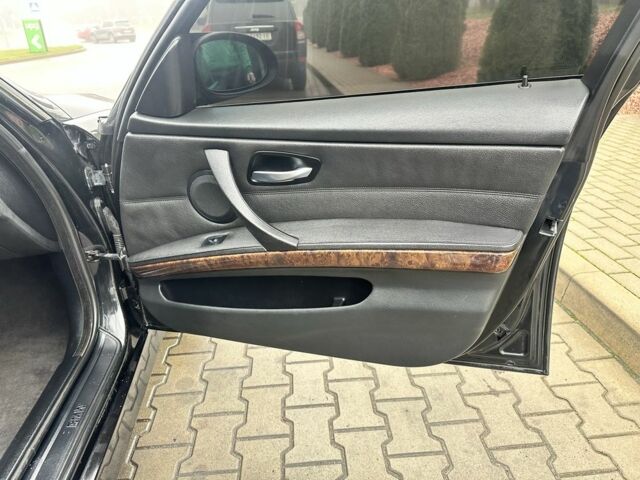 Черный БМВ 3 Серия, объемом двигателя 3 л и пробегом 300 тыс. км за 7500 $, фото 17 на Automoto.ua