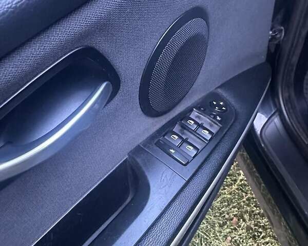 Чорний БМВ 3 Серія, об'ємом двигуна 3 л та пробігом 370 тис. км за 8888 $, фото 10 на Automoto.ua