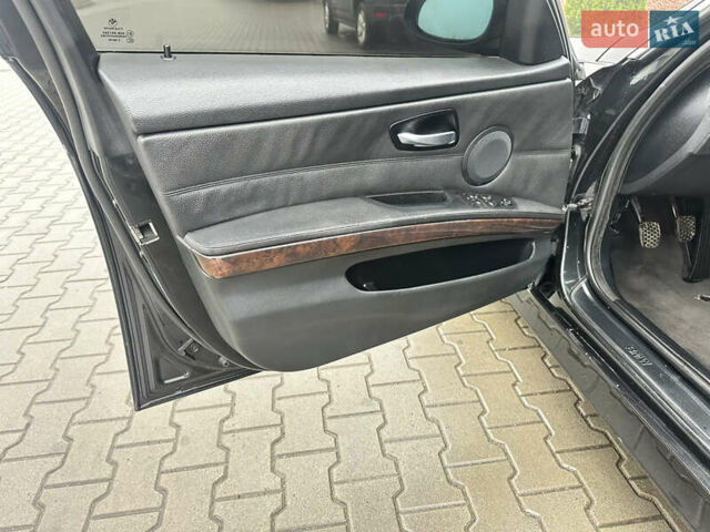 Чорний БМВ 3 Серія, об'ємом двигуна 3 л та пробігом 300 тис. км за 7500 $, фото 14 на Automoto.ua