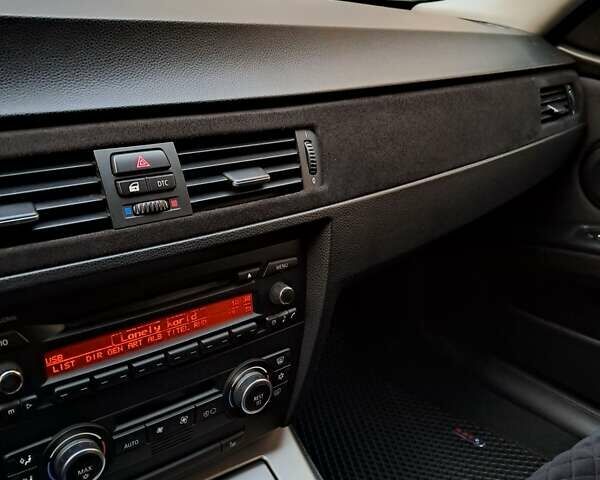 Черный БМВ 3 Серия, объемом двигателя 2 л и пробегом 242 тыс. км за 7000 $, фото 6 на Automoto.ua