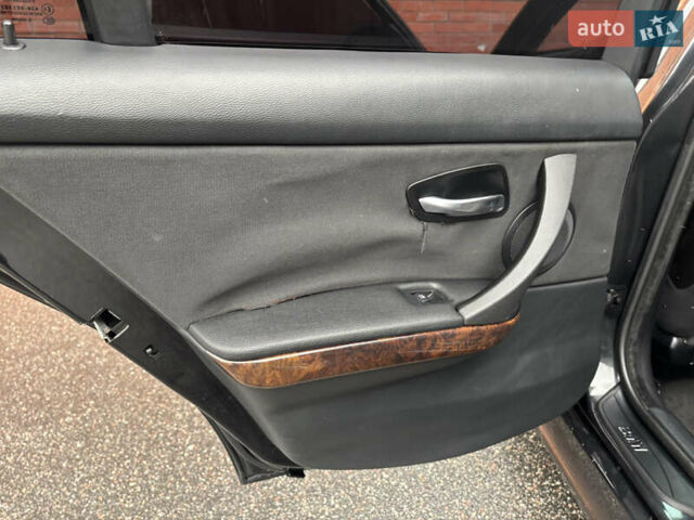Чорний БМВ 3 Серія, об'ємом двигуна 3 л та пробігом 267 тис. км за 8500 $, фото 18 на Automoto.ua